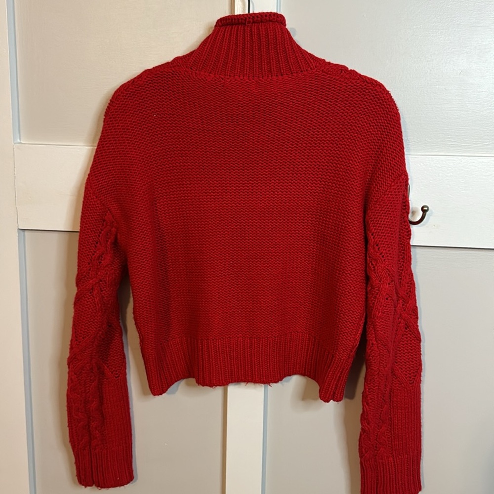 Red turtleneck crop sweater - Picture 4 of 4